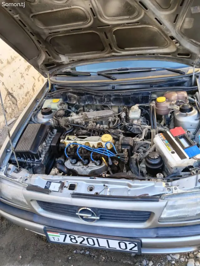 Opel Astra F 1996 · 1.6 AT