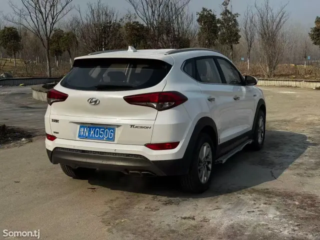 Hyundai Tucson 2015 · AT