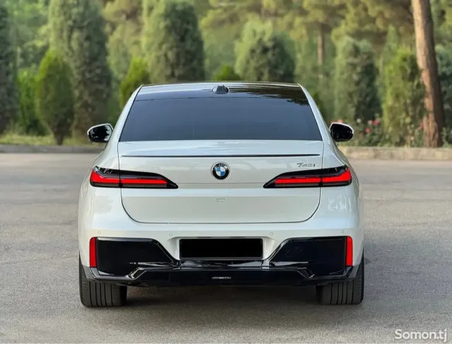 BMW 7 series 2023 · 4.0 AT