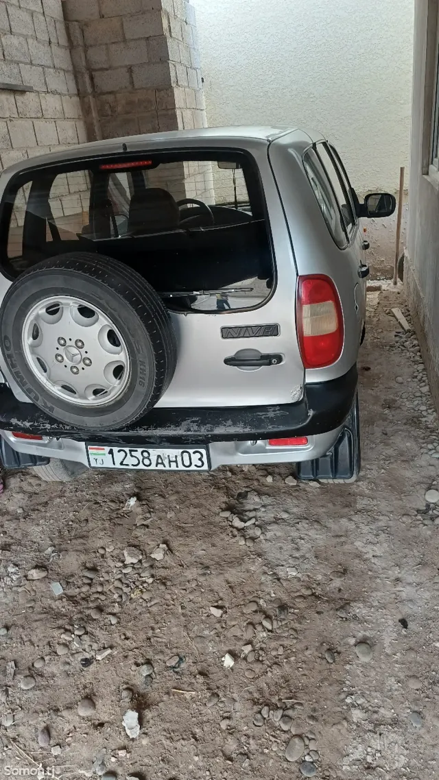 Chevrolet Niva 2006 · 1.6 MT
