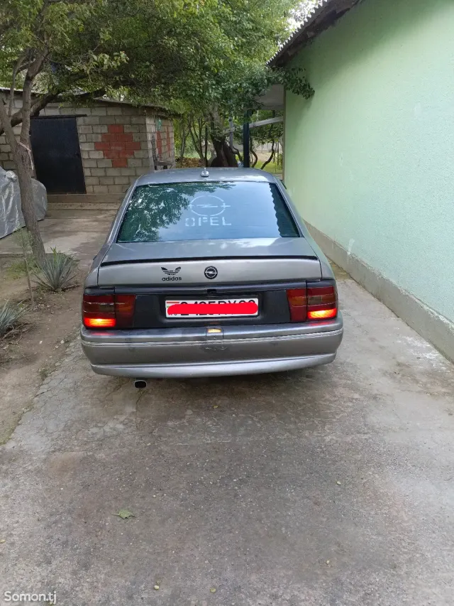 Opel Vectra A 1994 · 1.6 MT
