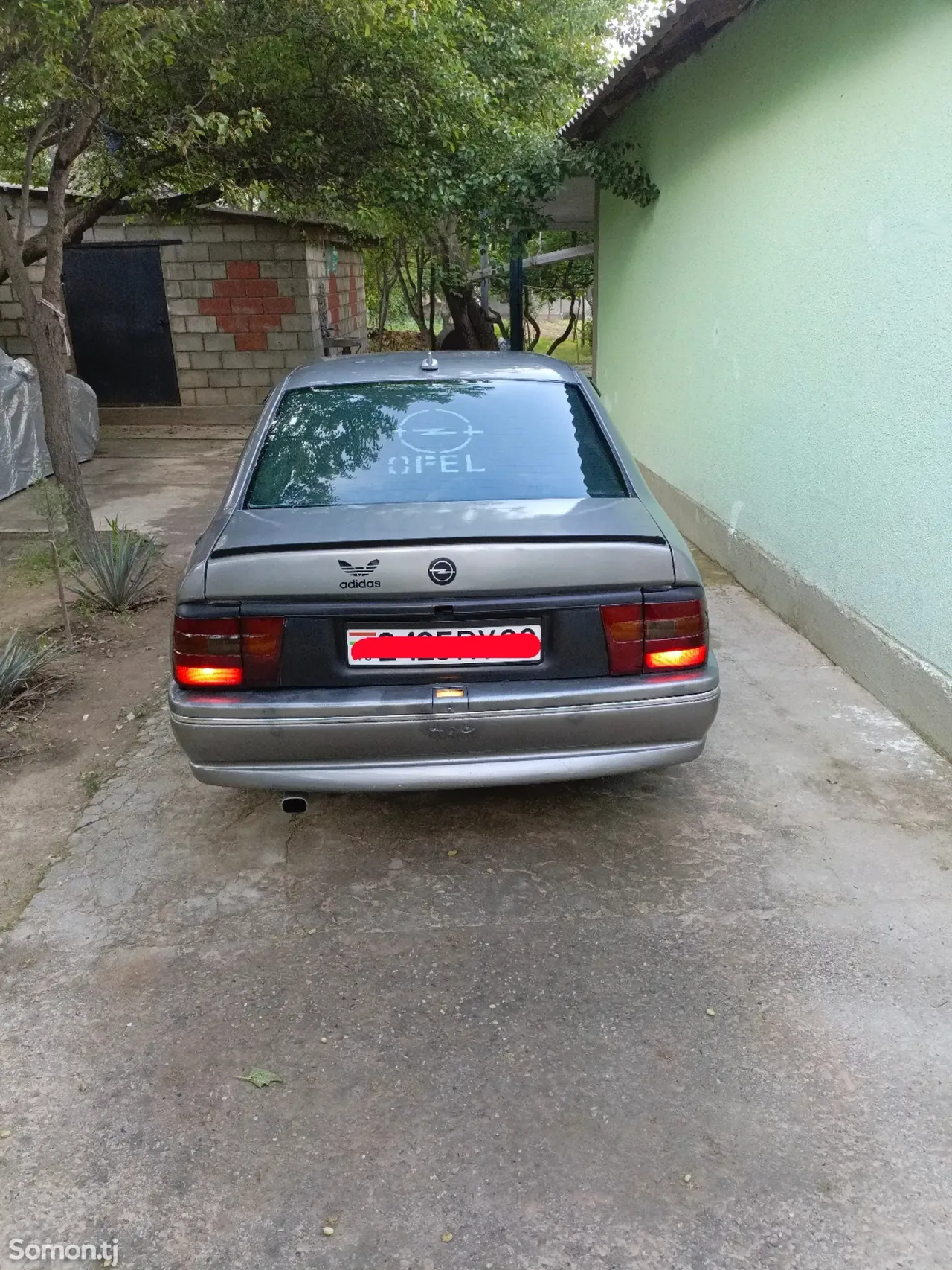 Opel Vectra A 1994 · 1.6 MT