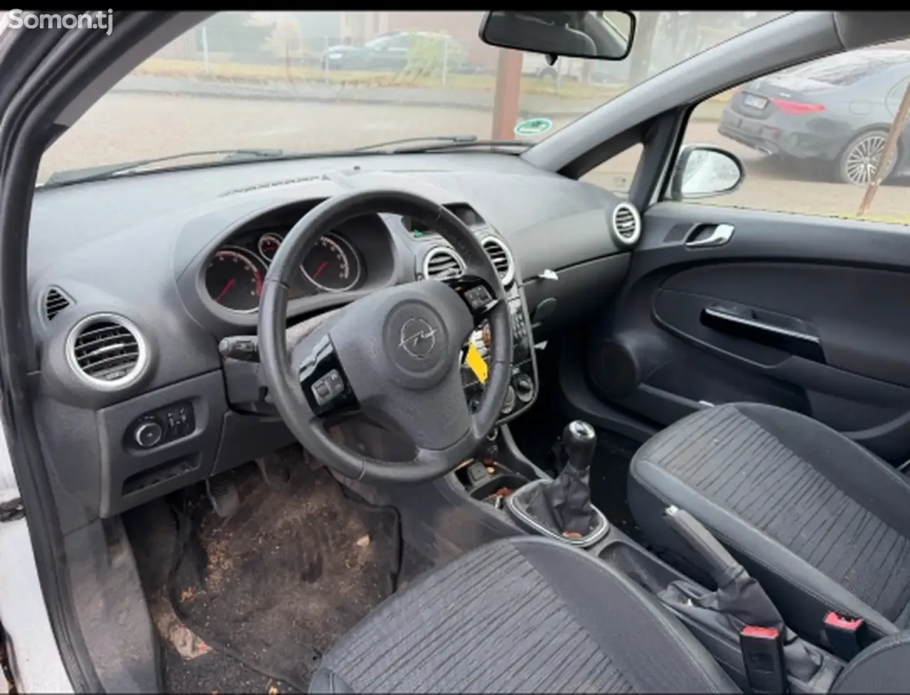 Opel Corsa 2015 · 1.4 MT