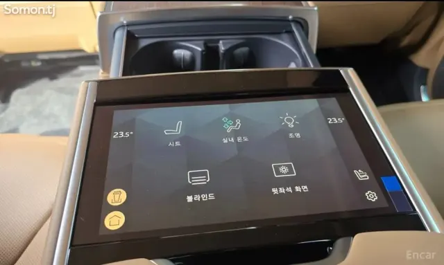 Land Rover Vogue 2025 · 4.4 AT