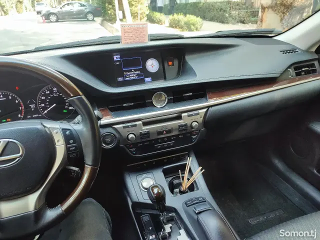 Lexus ES series 2015 · 3.5 AT