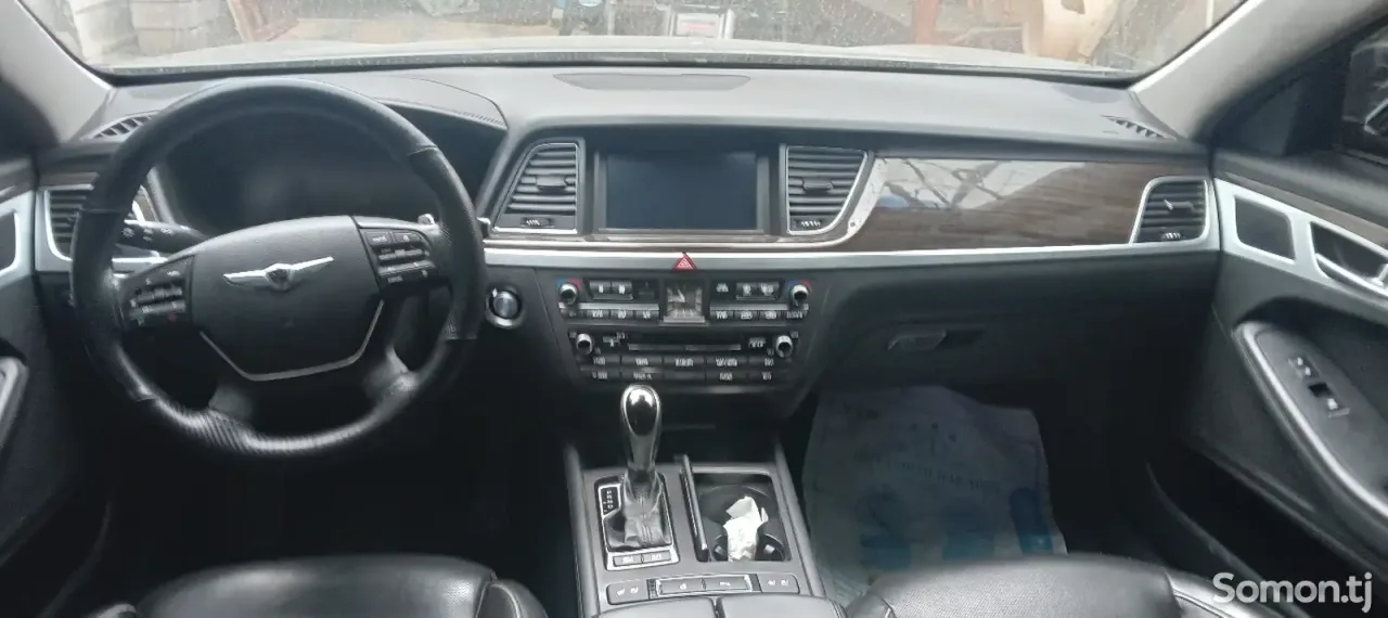 Hyundai Genesis 2015 · 3.8 AT