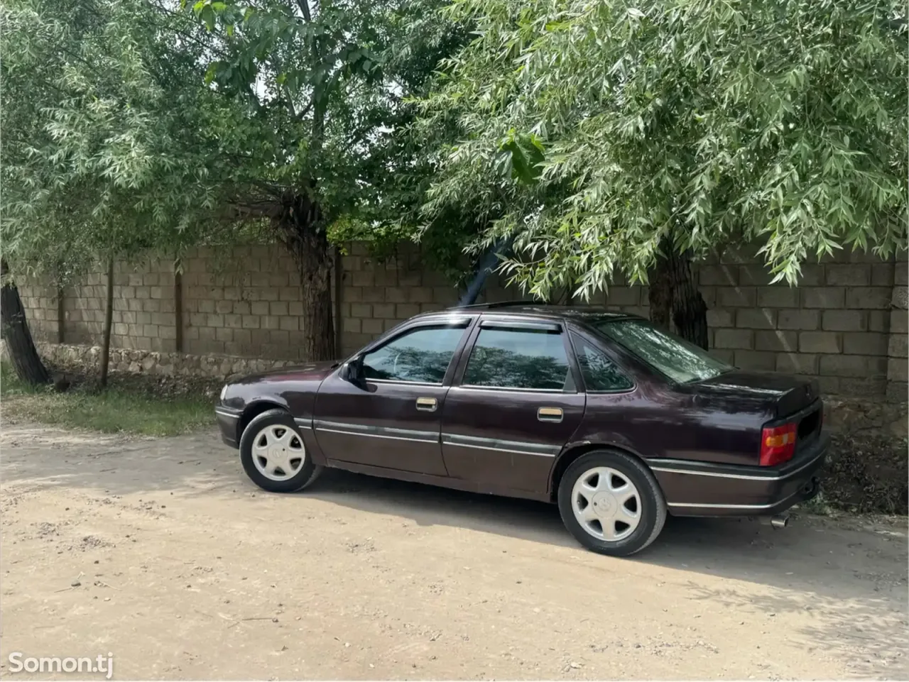 Opel Vectra A 1993 · 1.6 MT