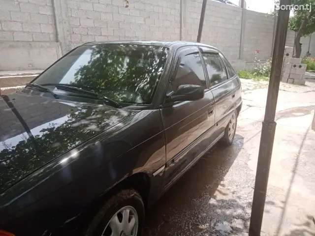 Opel Astra F 1996 · 1.6 MT