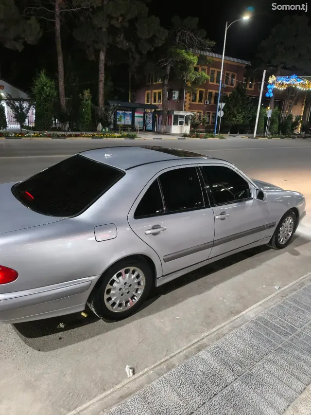 Mercedes-Benz E class 2000 · 2.8 AT
