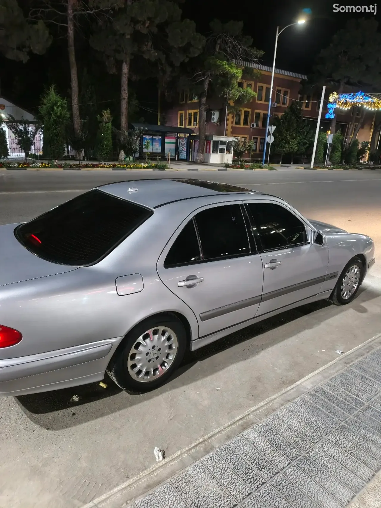 Mercedes-Benz E class 2000 · 2.8 AT