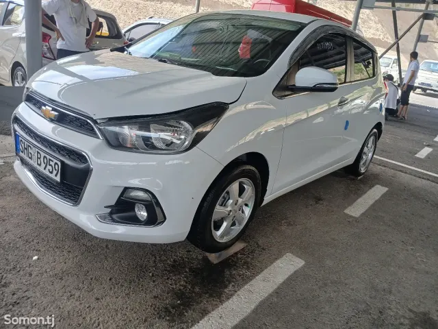Chevrolet Spark 2016 · 1.0 AT