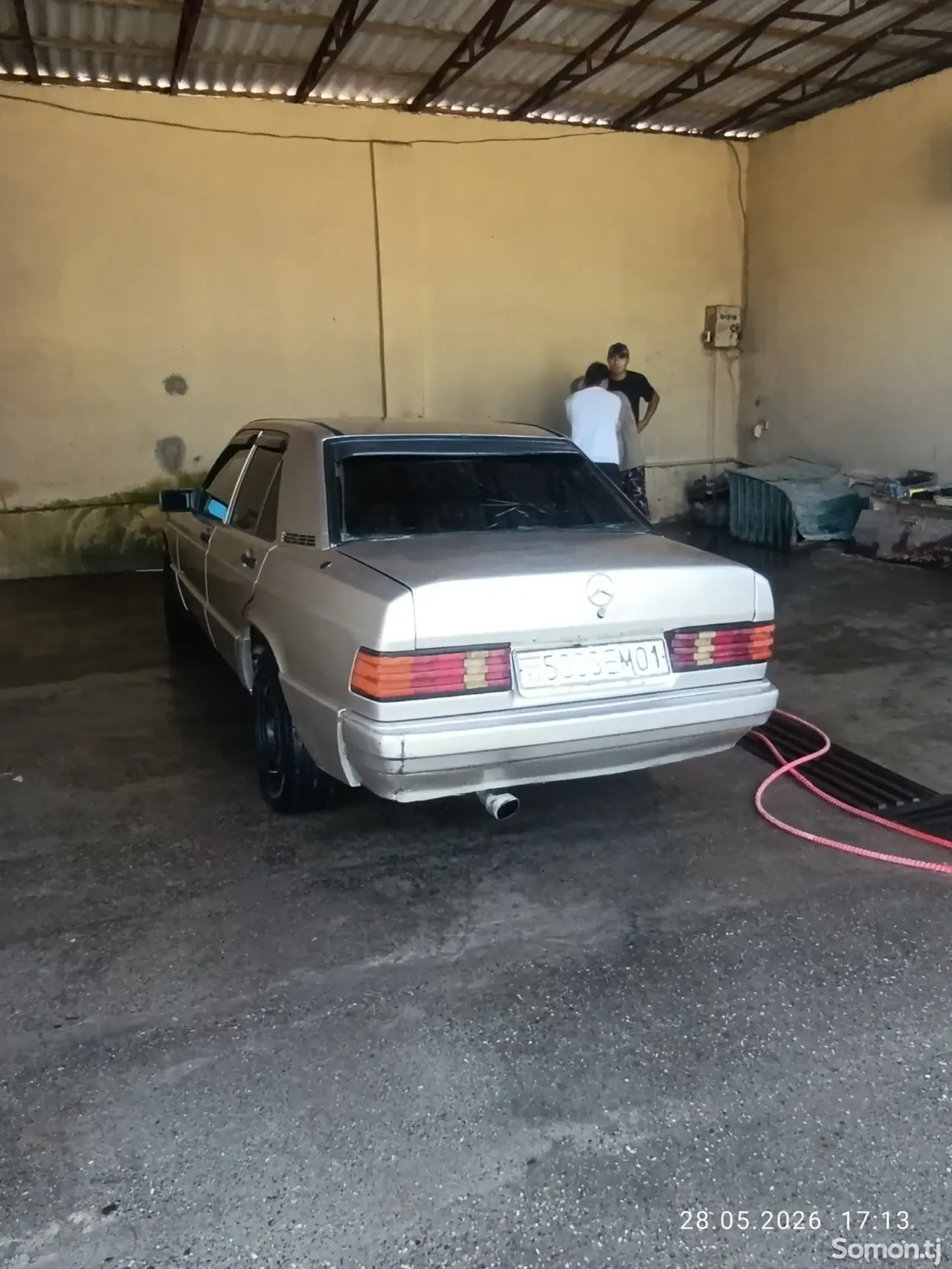 Mercedes-Benz W201 1990 · 1.8 MT
