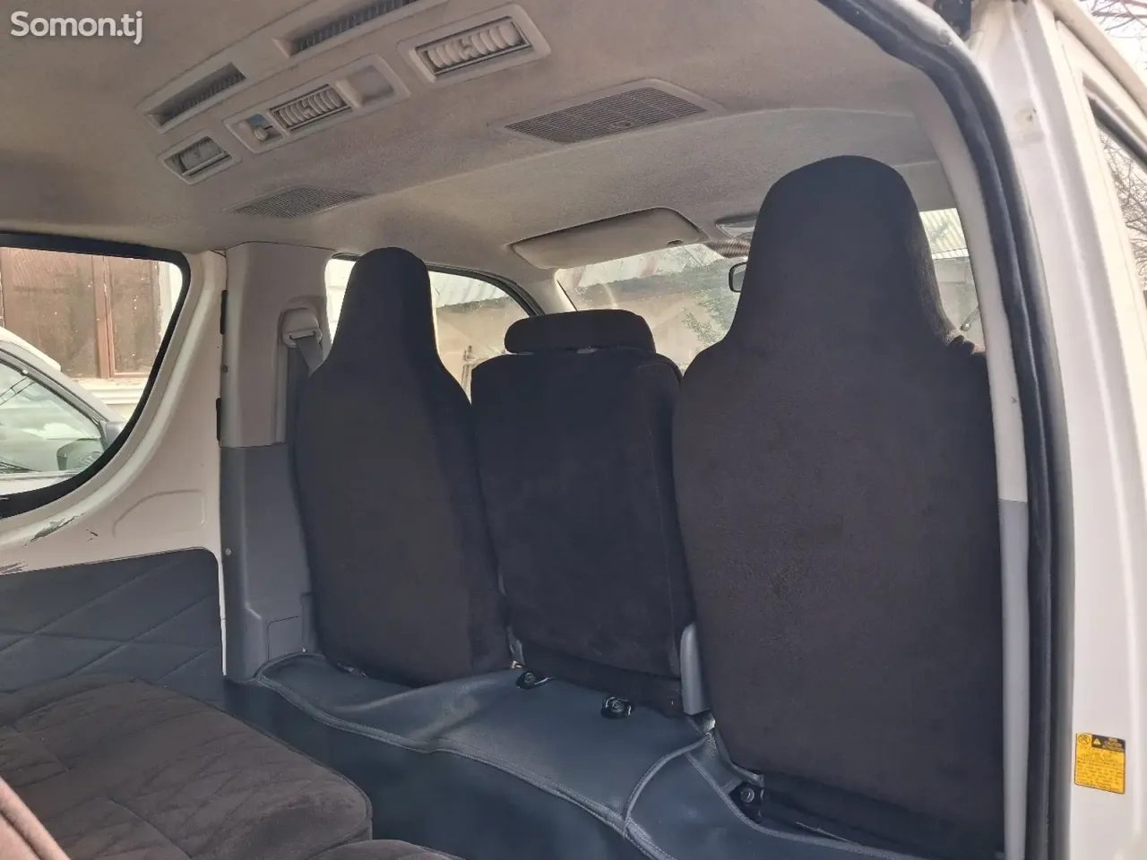 Toyota HiAce 2007 · 2.4 MT