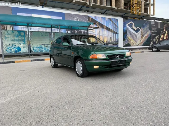 Opel Astra F 1998 · 1.6 AT