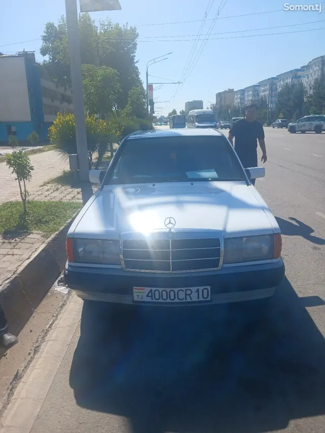 Mercedes-Benz W201 1997 · 2.0 MT
