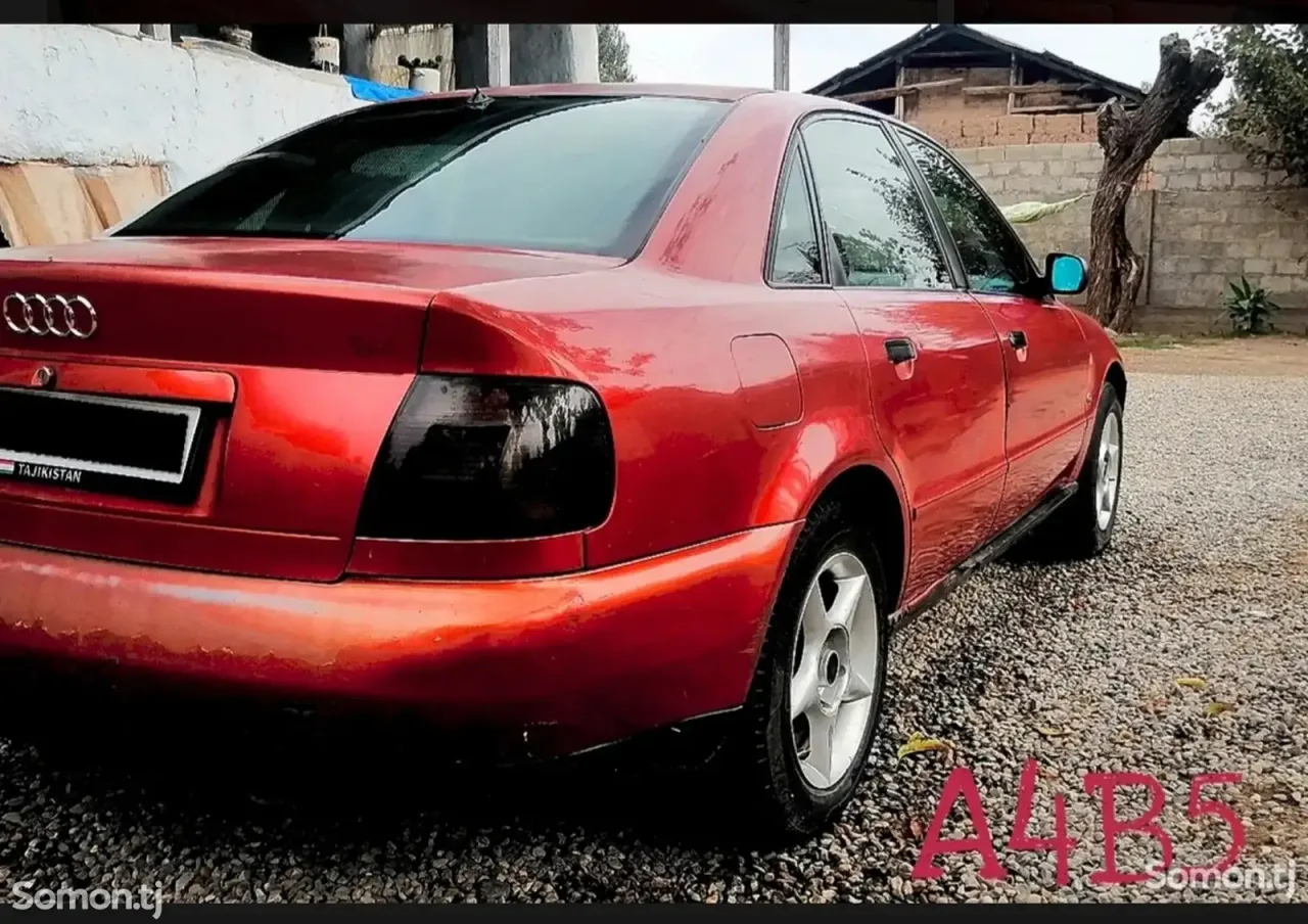 Audi A4 1995 · 1.8 MT
