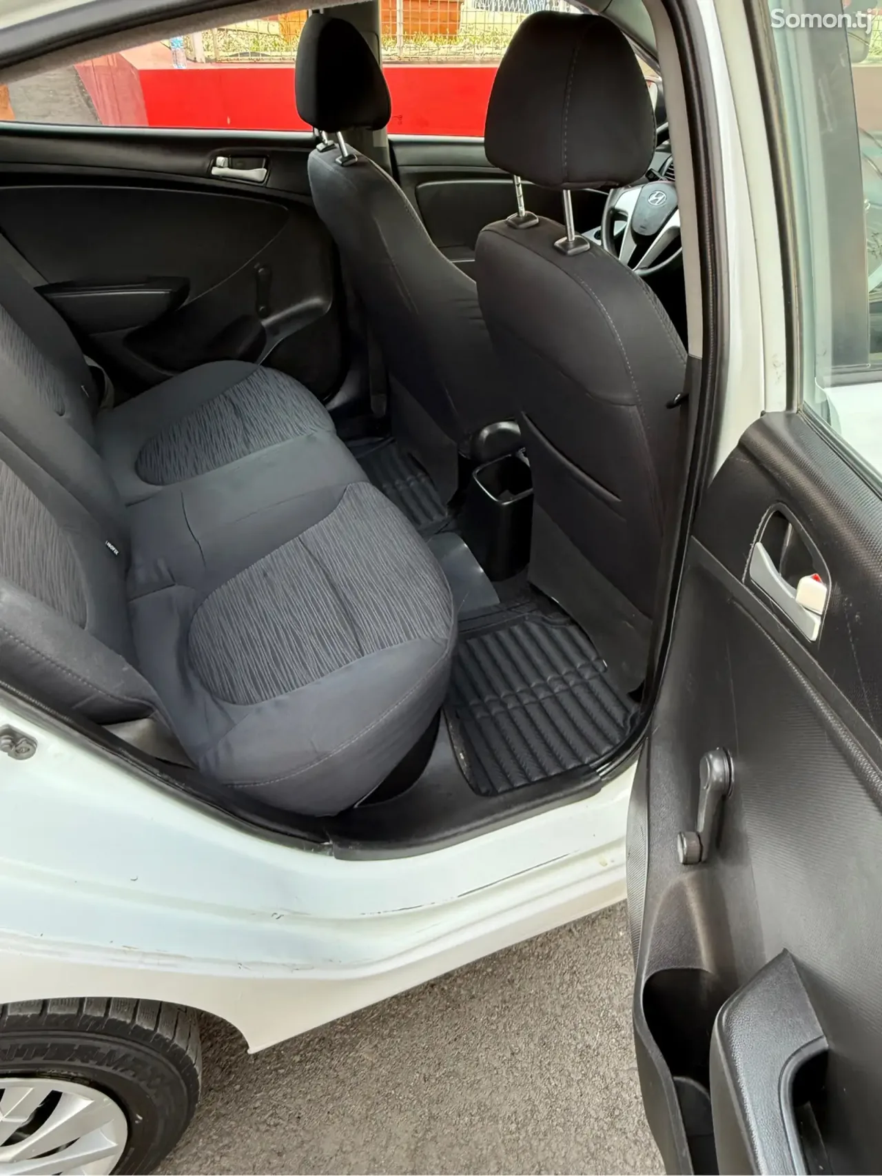 Hyundai Solaris 2015 · 1.6 MT