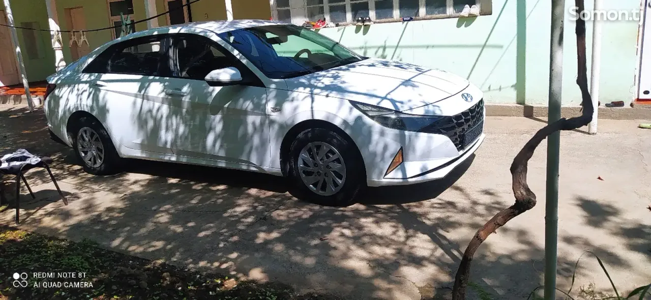 Hyundai Elantra 2022 · 1.6 AT