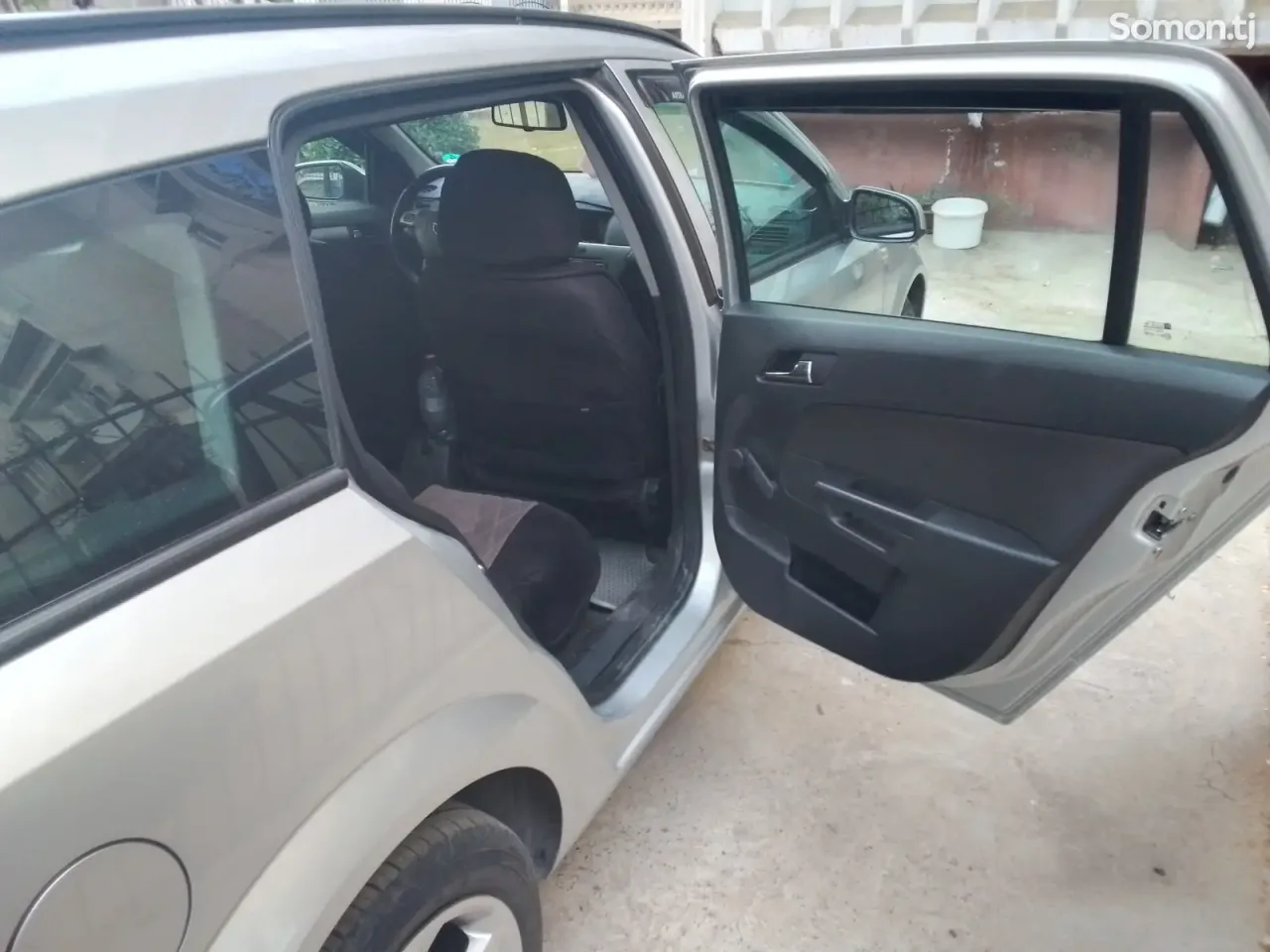 Opel Astra H 2009 · 1.6 MT