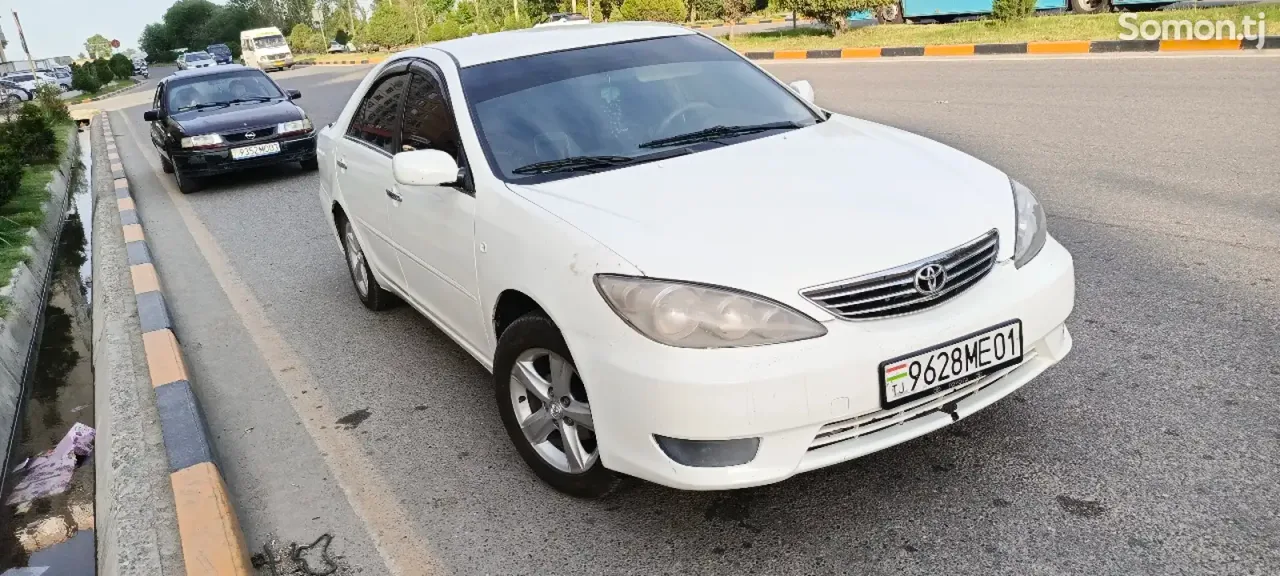 Toyota Camry 2005 · AT