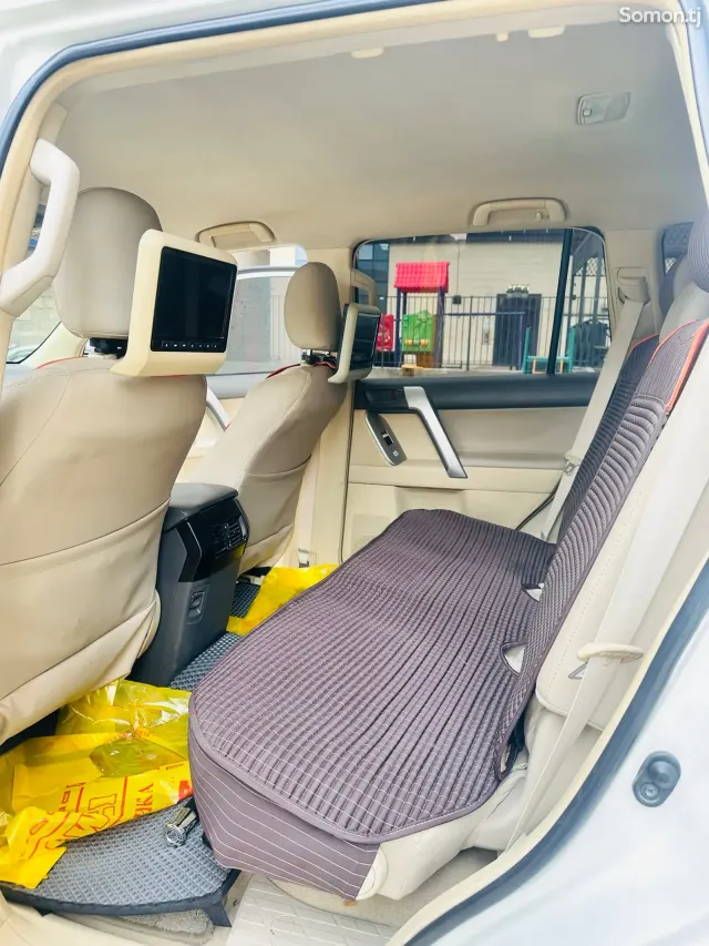 Toyota Land Cruiser Prado 2015 · 0.4 AT
