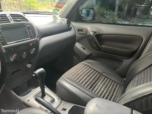 Toyota RAV 4 2002 · 2.4 AT