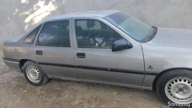 Opel Vectra A 1993 · 1.6 MT