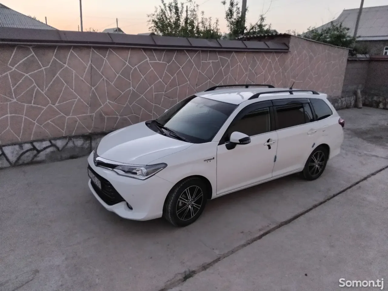 Toyota Fielder 2017 · 1.5 AT