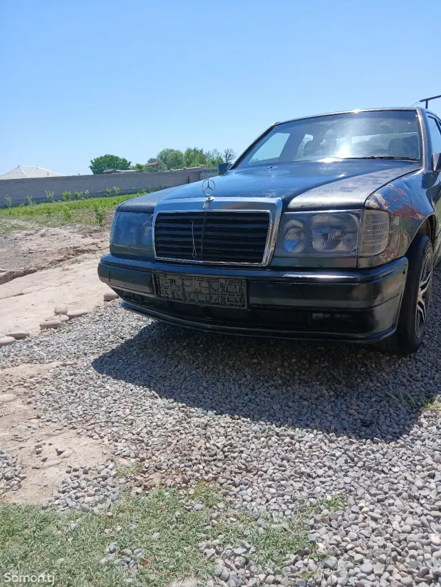 Mercedes-Benz W124 1990 · 2.2 MT