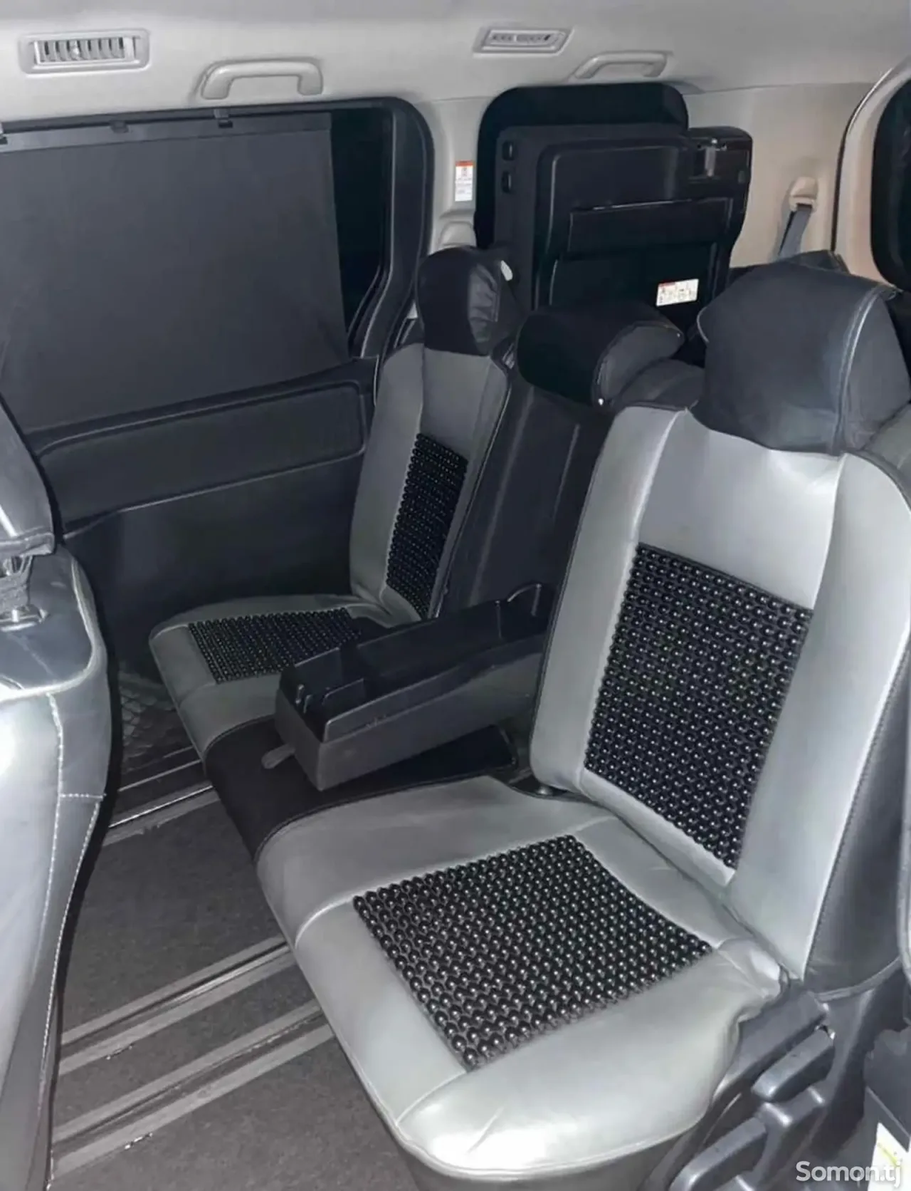 Toyota Voxy 2014 · 2.0 AT