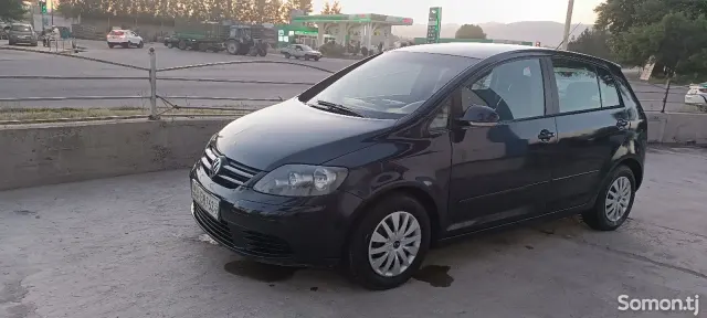 Volkswagen Golf 2006 · 1.4 MT