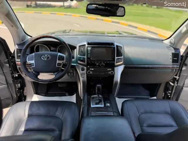 Toyota Land Cruiser 2015 · 4.7 AT