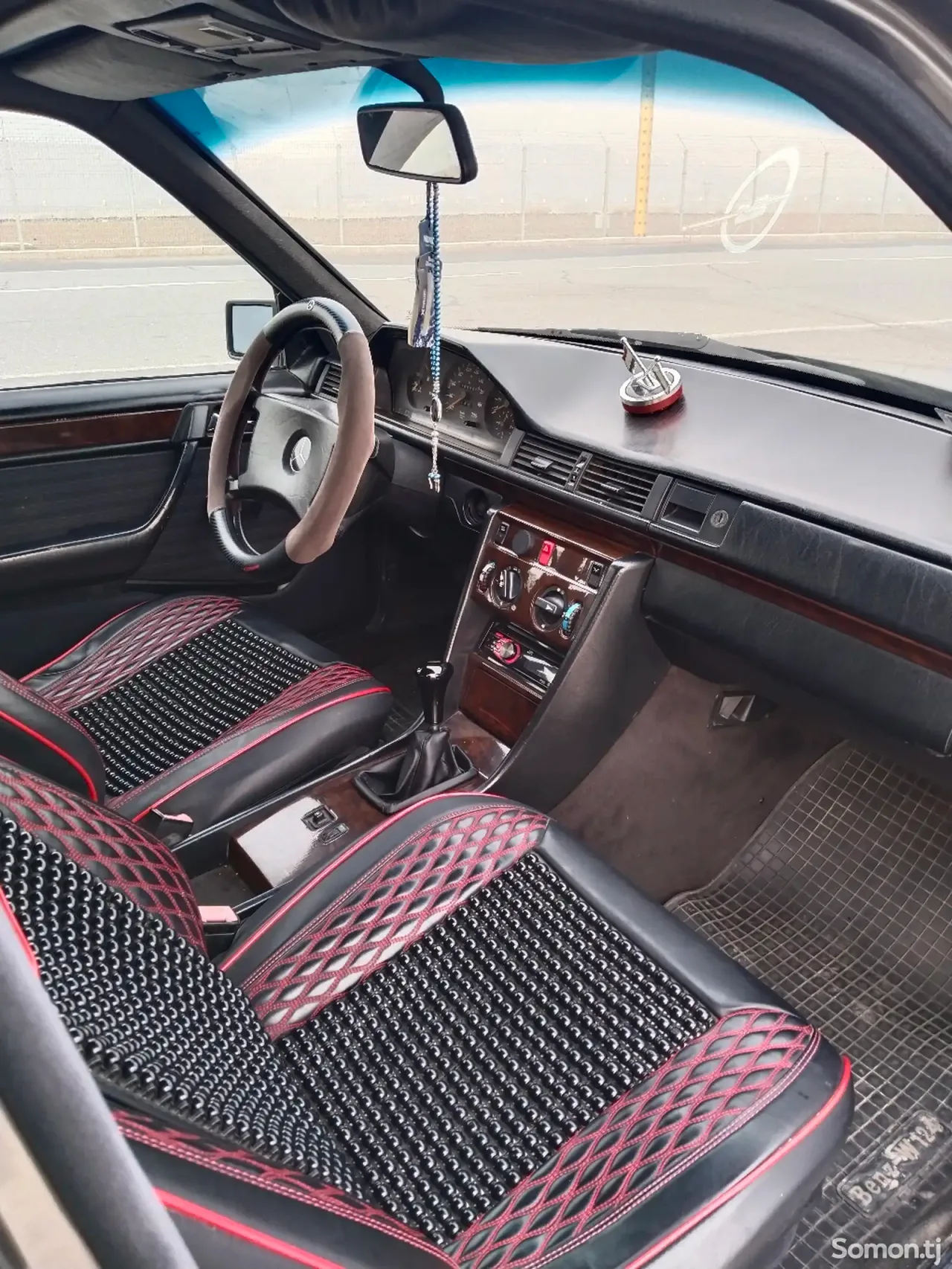 Mercedes-Benz W124 1991 · 2.5 MT
