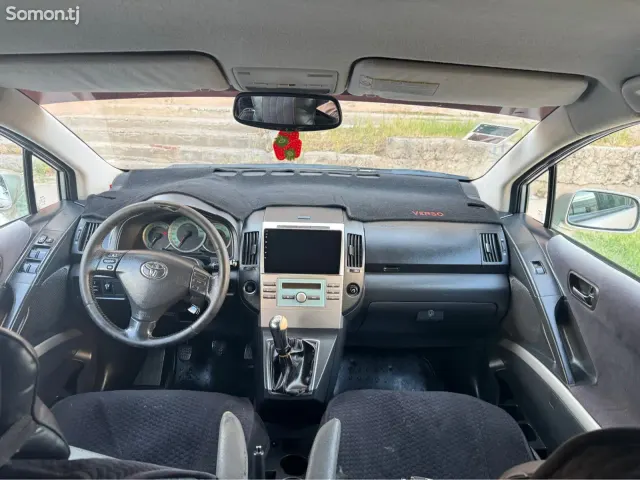 Toyota Verso 2006 · 2.2 MT