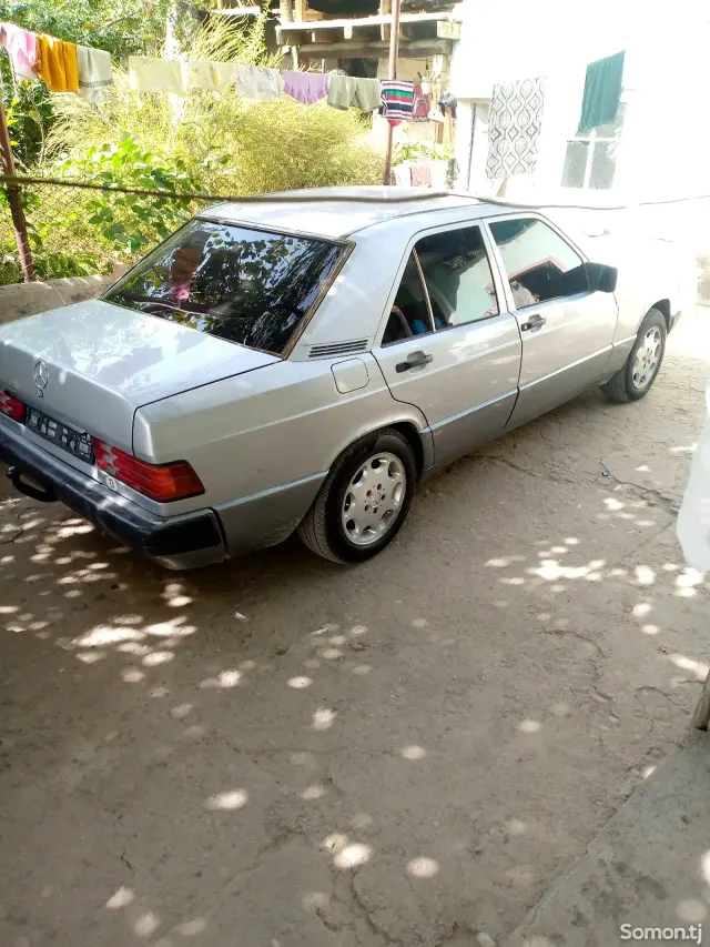 Mercedes-Benz W201 1993 · 1.8 MT