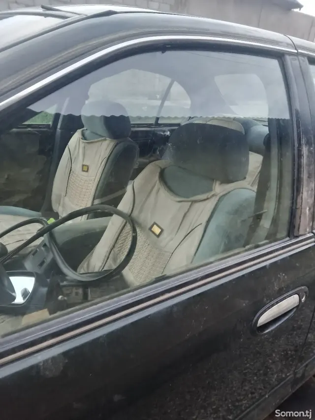 Nissan Maxima 1995 · 2.0 AT