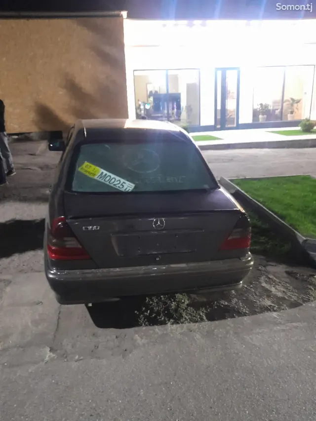 Mercedes-Benz C class 1995 · 2.0 MT