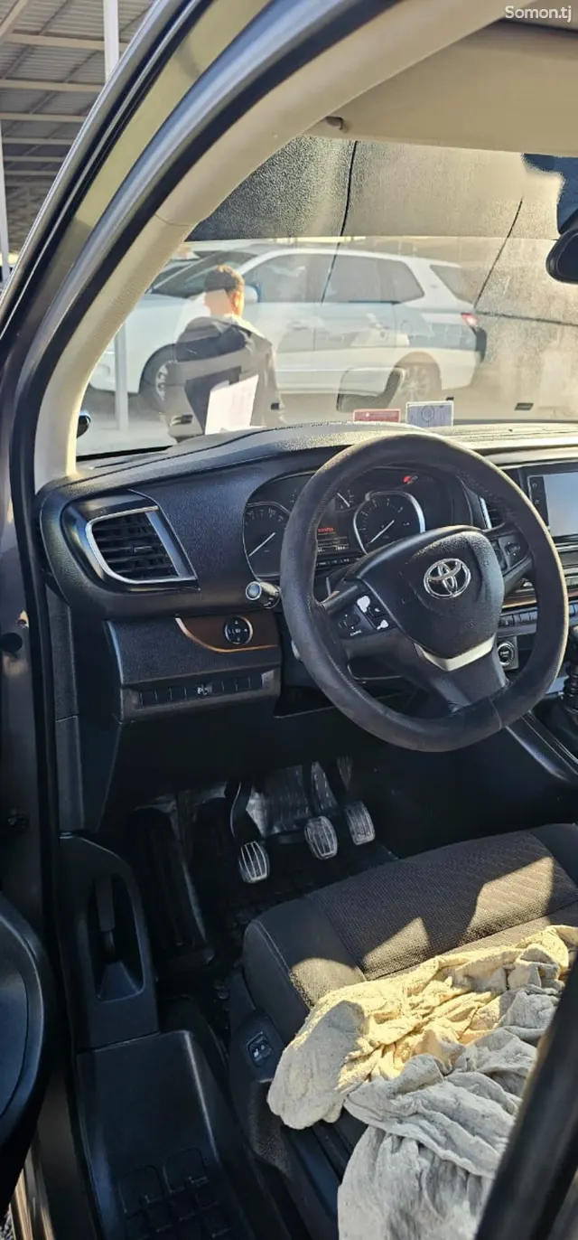 Toyota Verso 2017 · 2.0 MT