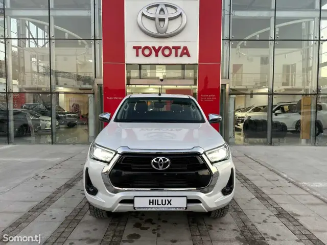 Toyota Hilux 2025 · 2.4 MT
