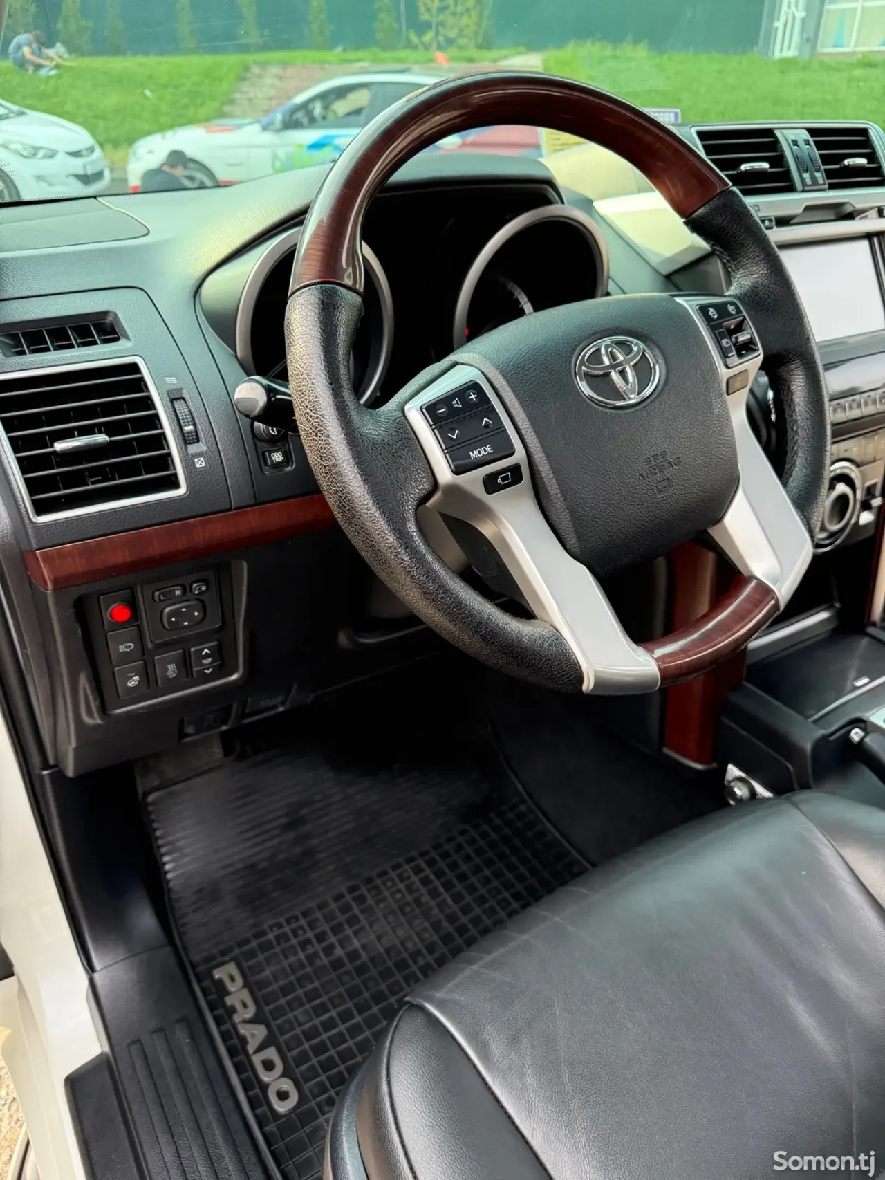 Toyota Land Cruiser Prado 2016 · 2.8 AT