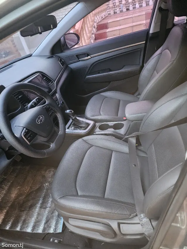 Hyundai Avante 2016 · 1.6 AT