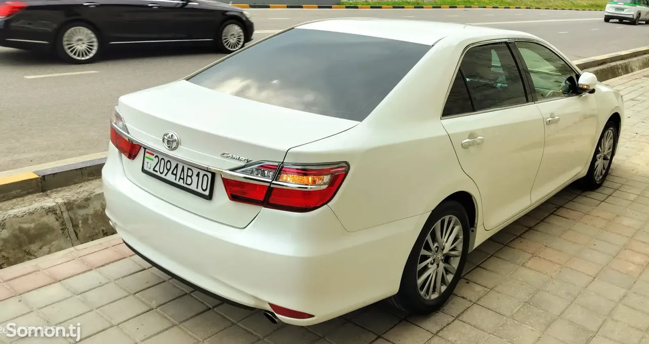 Toyota Camry 2016 · 2.5 AT