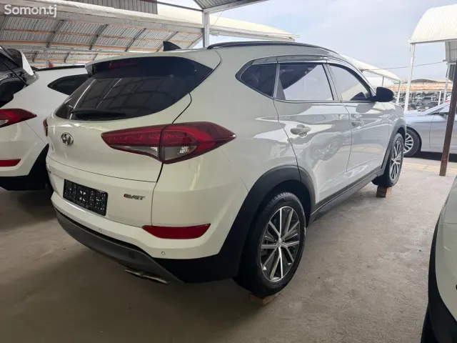 Hyundai Tucson 2015 · 1.7 AT