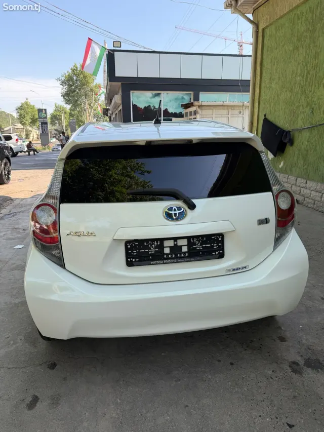 Toyota Aqua 2014 · 1.5 AT