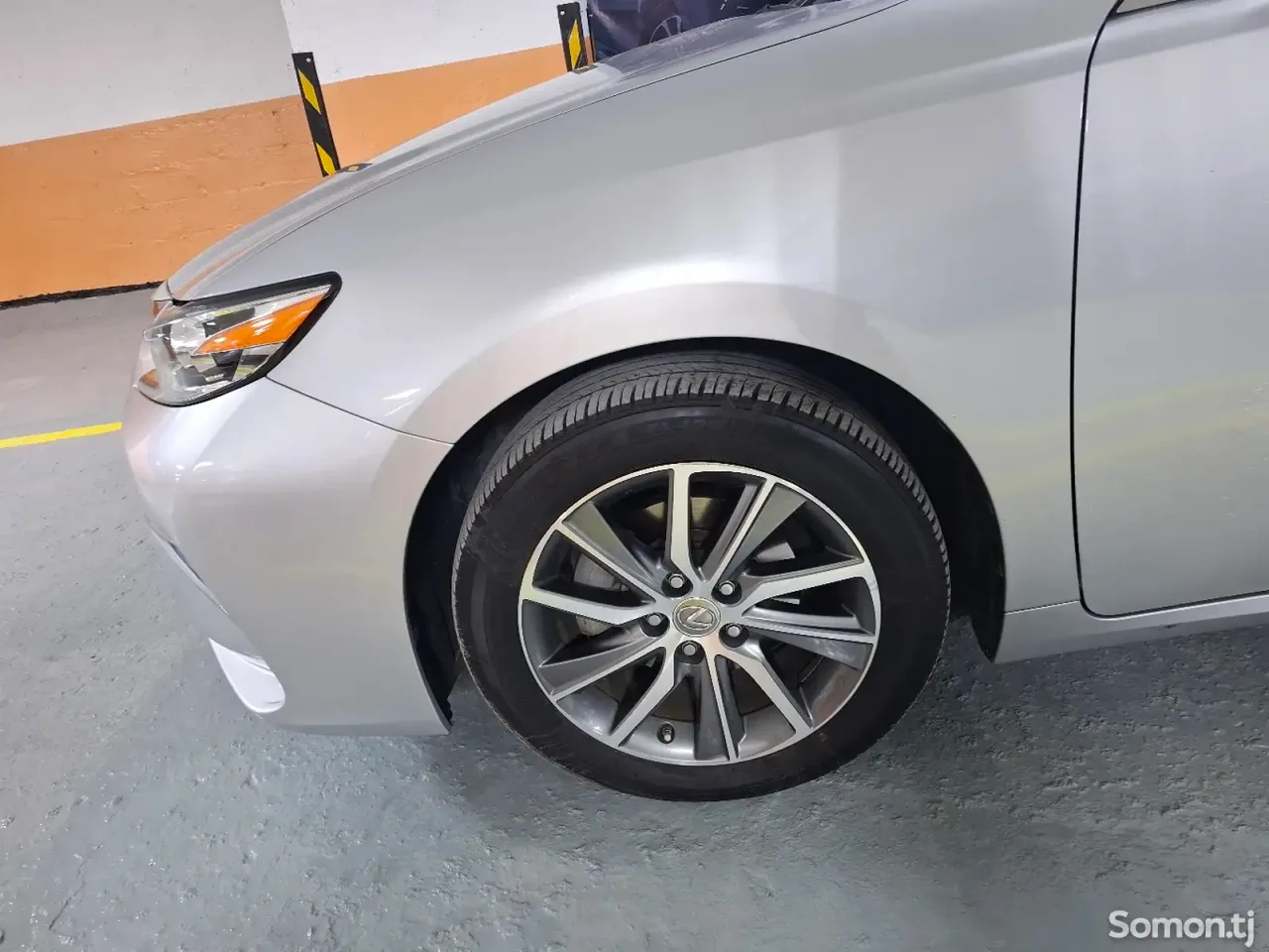 Lexus ES series 2017 · 2.5 AT