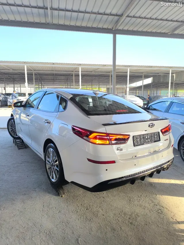 Kia K5 2018 · 2.0 AT