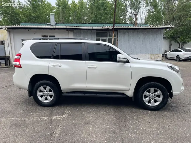 Toyota Land Cruiser Prado 2015 · 4.0 AT