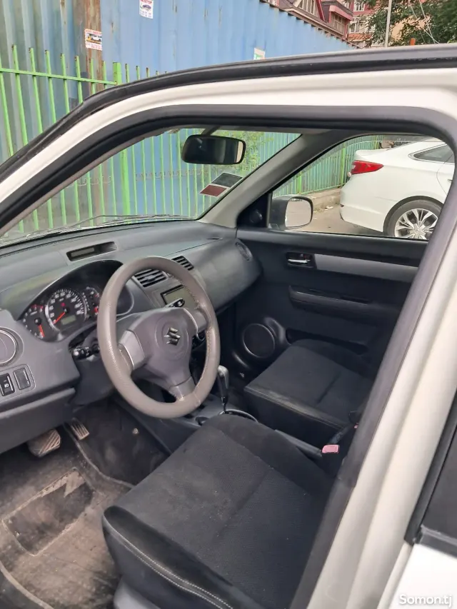 Suzuki Swift 2010 · 1.3 AT