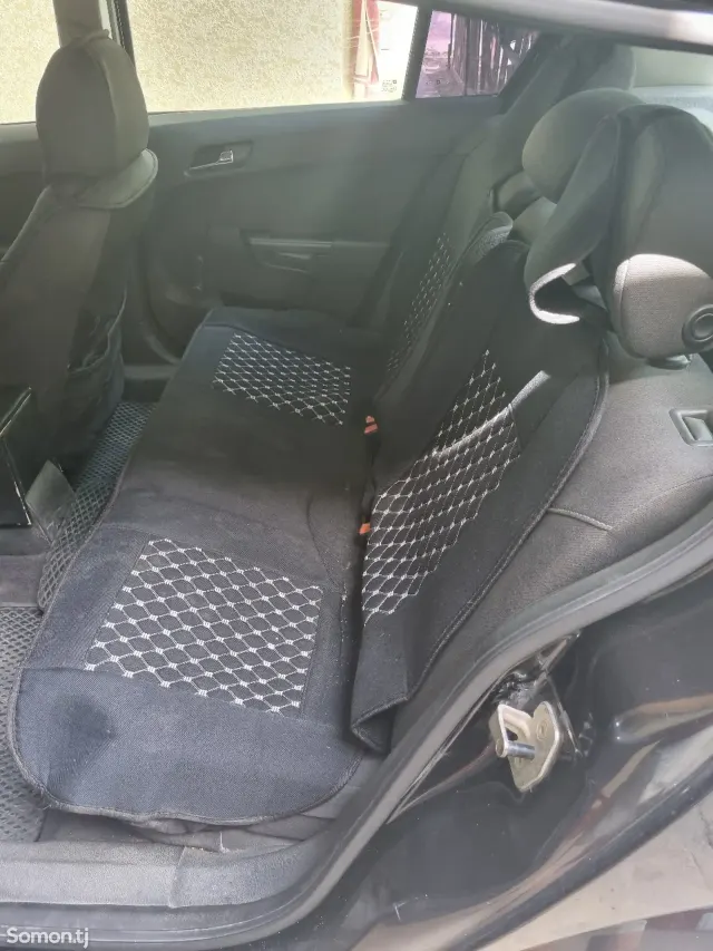 Opel Astra H 2011 · 1.4 MT