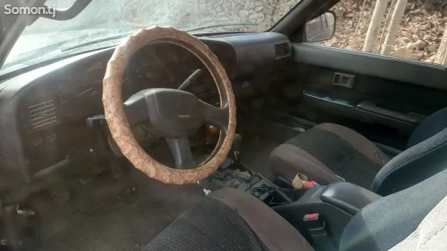Toyota Hilux Surf 1996 · 2.0 MT